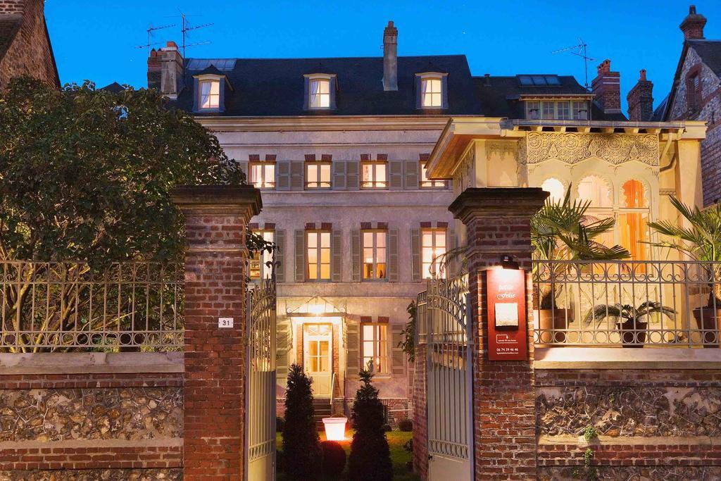 オンフルール La Petite Folie Bed & Breakfast エクステリア 写真
