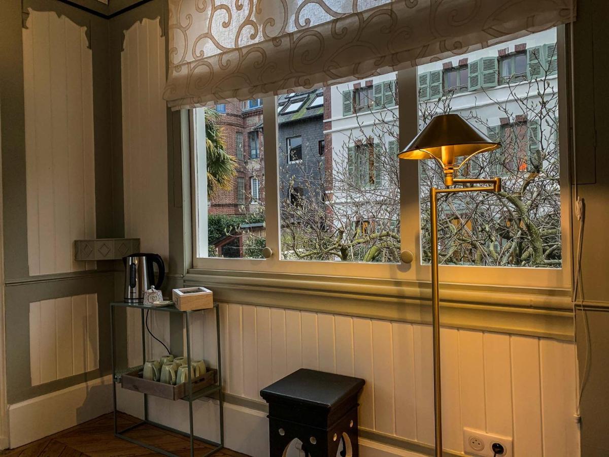 オンフルール La Petite Folie Bed & Breakfast エクステリア 写真