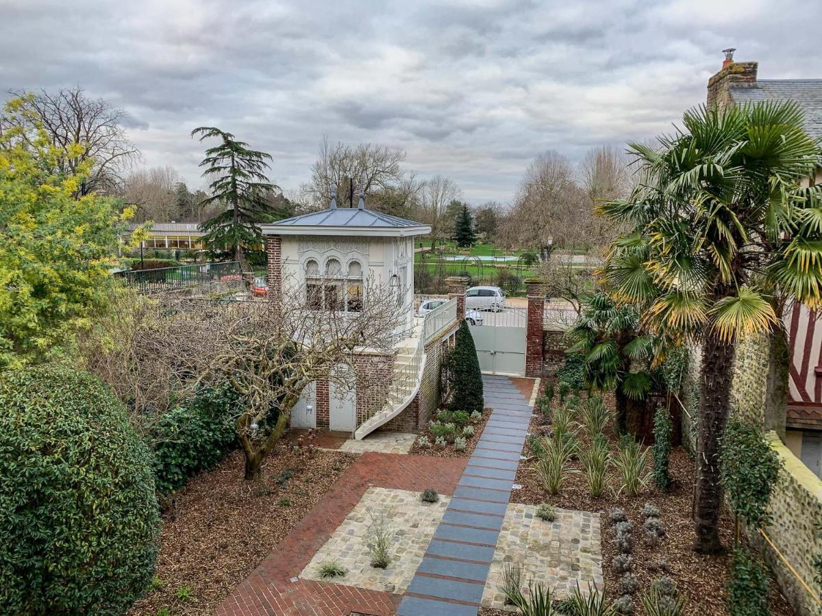 オンフルール La Petite Folie Bed & Breakfast エクステリア 写真